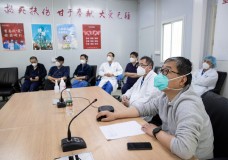 上海组建9支重症救治团队，记者实地探访ICU：全力救治老年患者