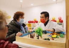 上海：关爱社区老人身心健康
