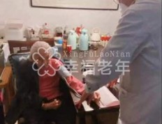 北京昌平北七家镇112岁老人主动接种新冠疫苗