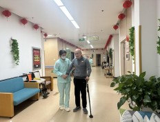 甘肃：养老护理员助力社区“老有所养”