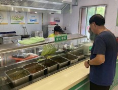 安徽合肥：老年助餐服务“暖胃”又“暖心”