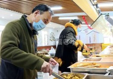 潍坊市潍城区“暖心食堂”飘出幸福味道 老人冬季就餐不犯难