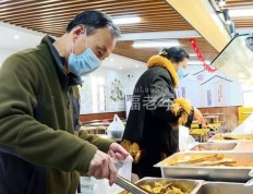 潍坊市潍城区“暖心食堂”飘出幸福味道 老人冬季就餐不犯难