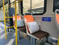 青岛公交打造“敬老车厢” 让老年乘客出行更加从容舒适