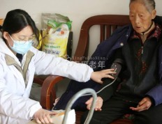 武汉：关爱老年群体健康 共享平安美好生活