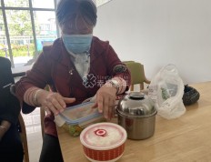 江苏南京：社区老人助餐问题怎么解？