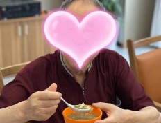西瓜、绿豆汤…长宁养老机构为老人送清凉！