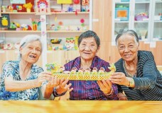 全力推动养老服务业高质量健康发展 让七彩云南成为养老福地