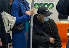 上海地铁优雅老人——谈城市老人与农村老人