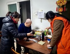 探访高龄独居老人、检查燃气水电，北京西罗园街道践行敬老美德